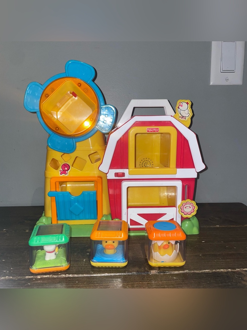Fisher Price Peek-a-Blocks Sing & Sounds Farm Barn With 3 Blocks